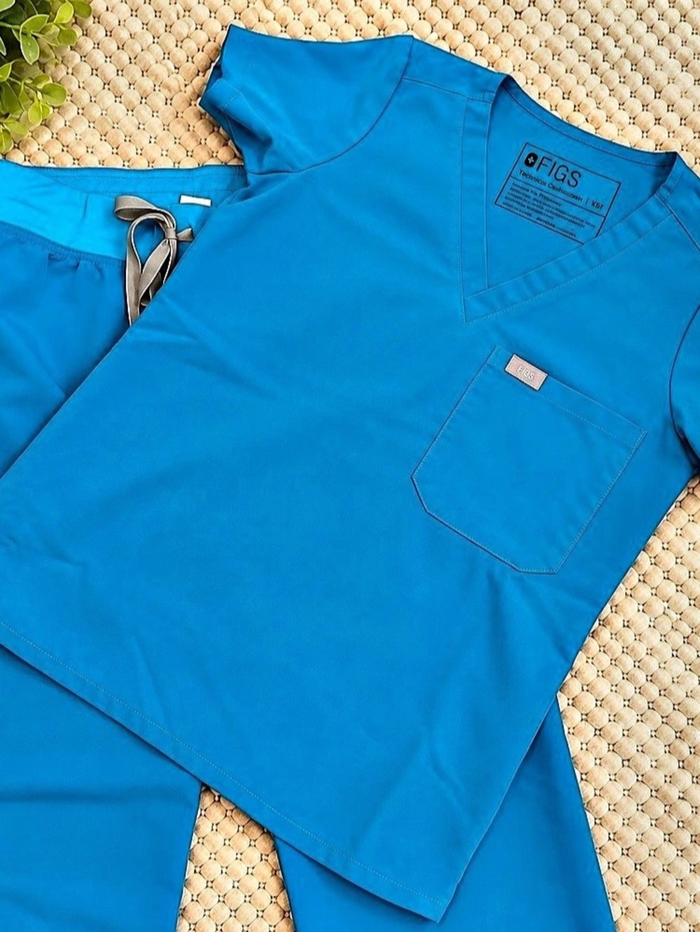 FIGS Technical Collection Teal Blue Scrub Set XS Top XS-Tall Pants V-Neck Top